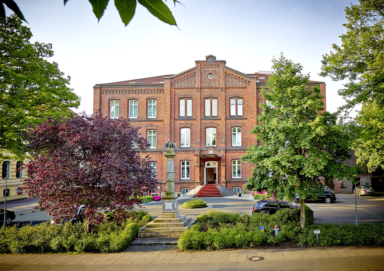 Aussenansicht vom Hotel Navigare im Sommer